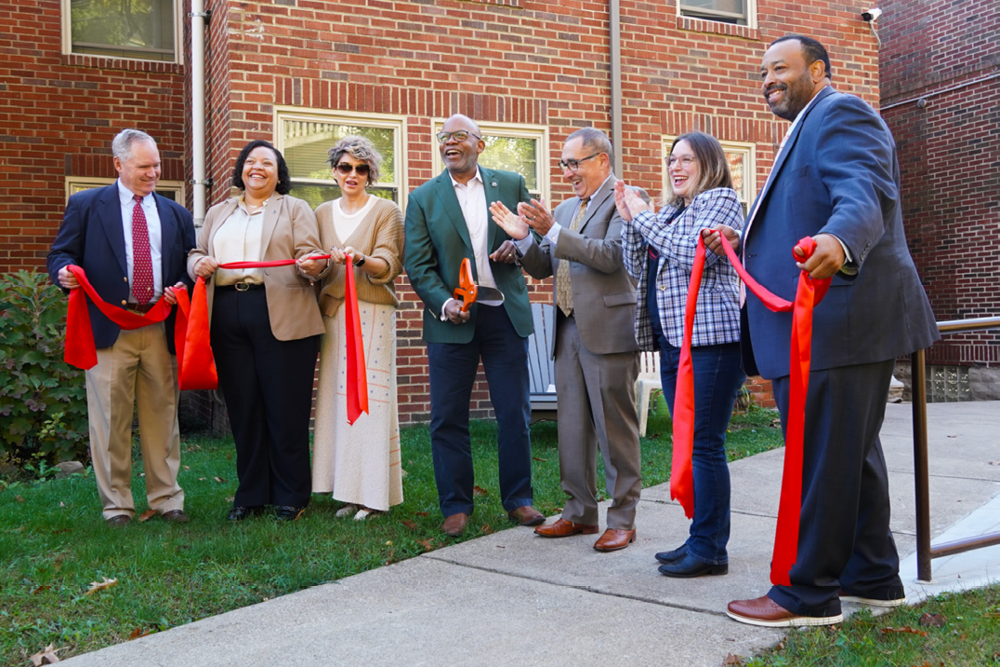 CorpResponsibility_LandingPageThumbnails_RibbonCutting_1000x667