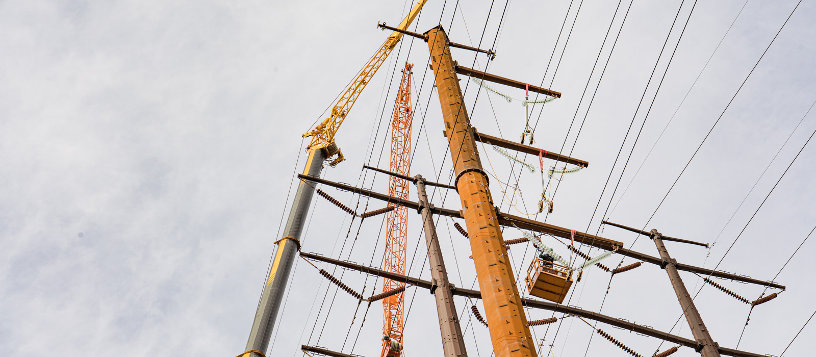 Overhead transmission line